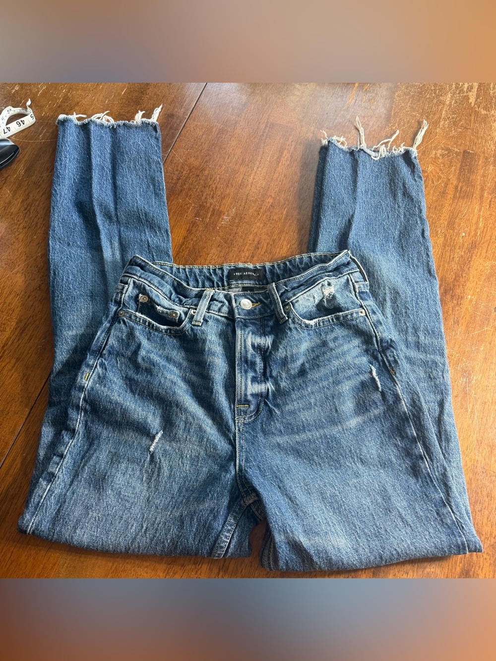 Free Assembly Classic cropped Straight-Leg Women's Jeans with Raw Hem size 2